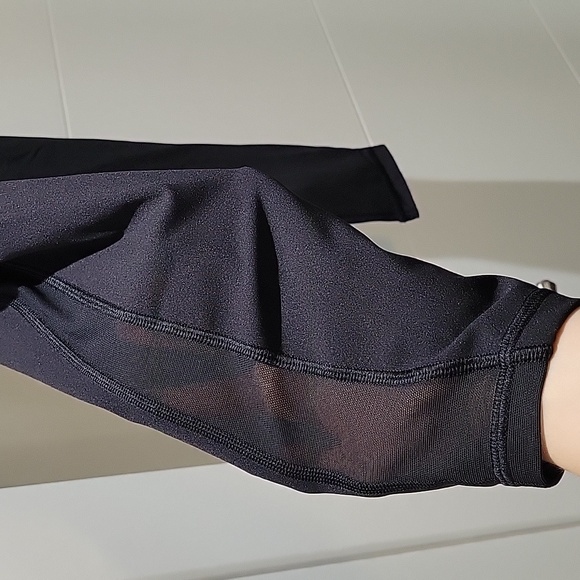 Training tight - Picture 2 of 5